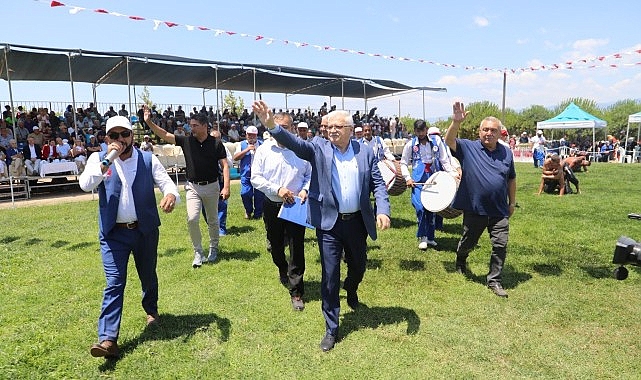 Burhaniye Belediyesi'nin düzenlediği ve bu yıl 8. kez gerçekleştirilecek olan Burhaniye Kızıklı Yağlı Pehlivan Güreşleri için geri sayım başladı