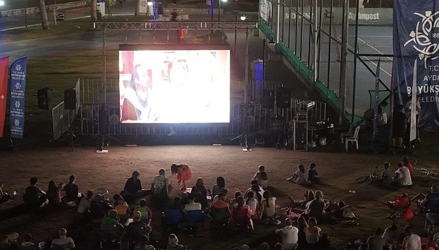 Aydın Tekstil Park'ta sinema geceleri yoğun ilgi gördü